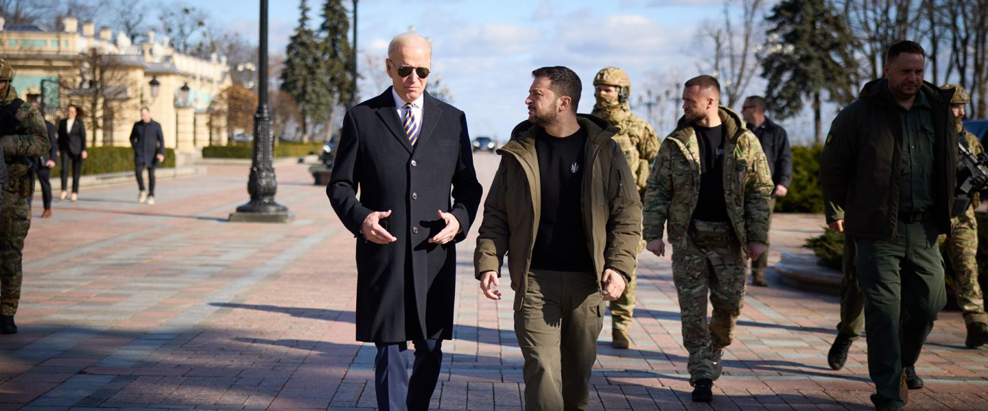 Joe Biden, Volodymyr Zelensky, walking