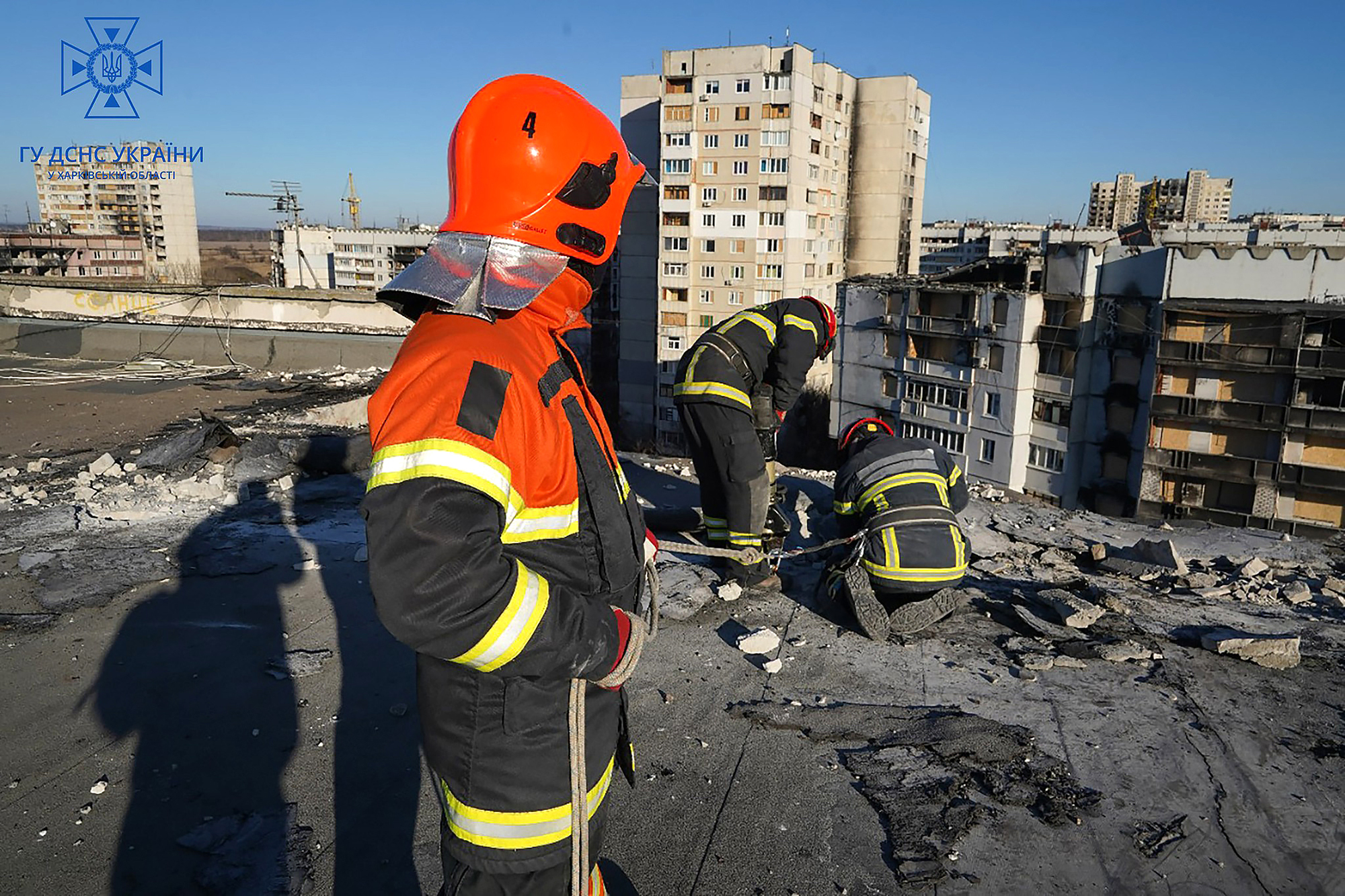 Dismantling damaged buildings, Kharkiv