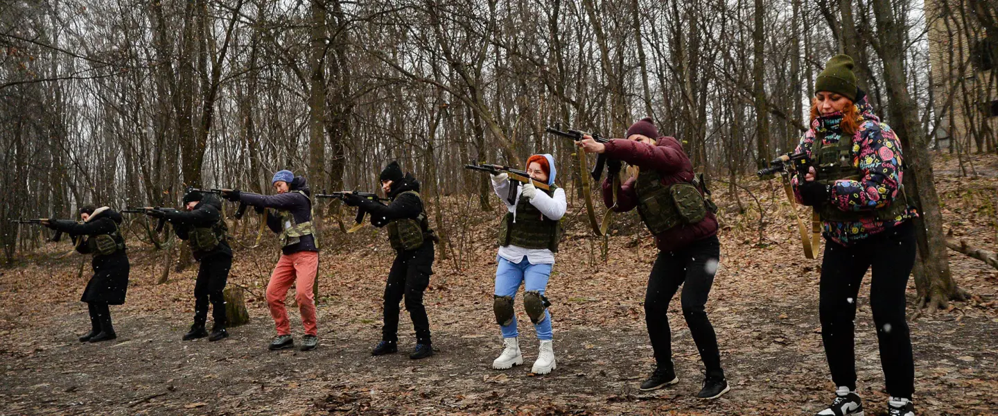 Ukraine, women fighters, Kyiv Park