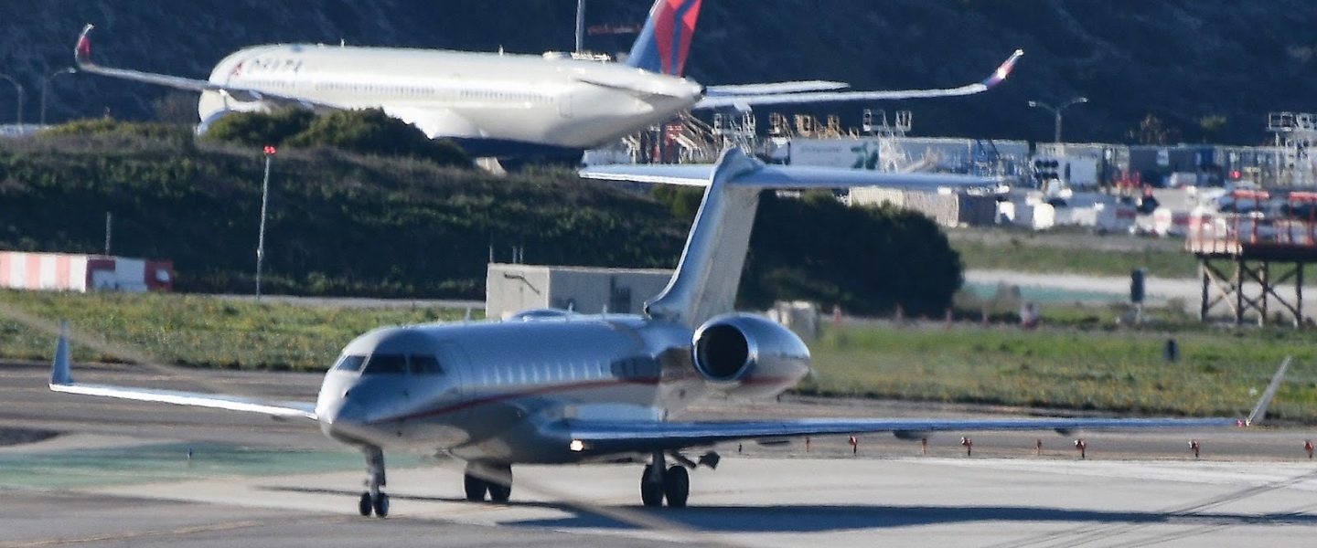 Taylor Swift, privately charter jet