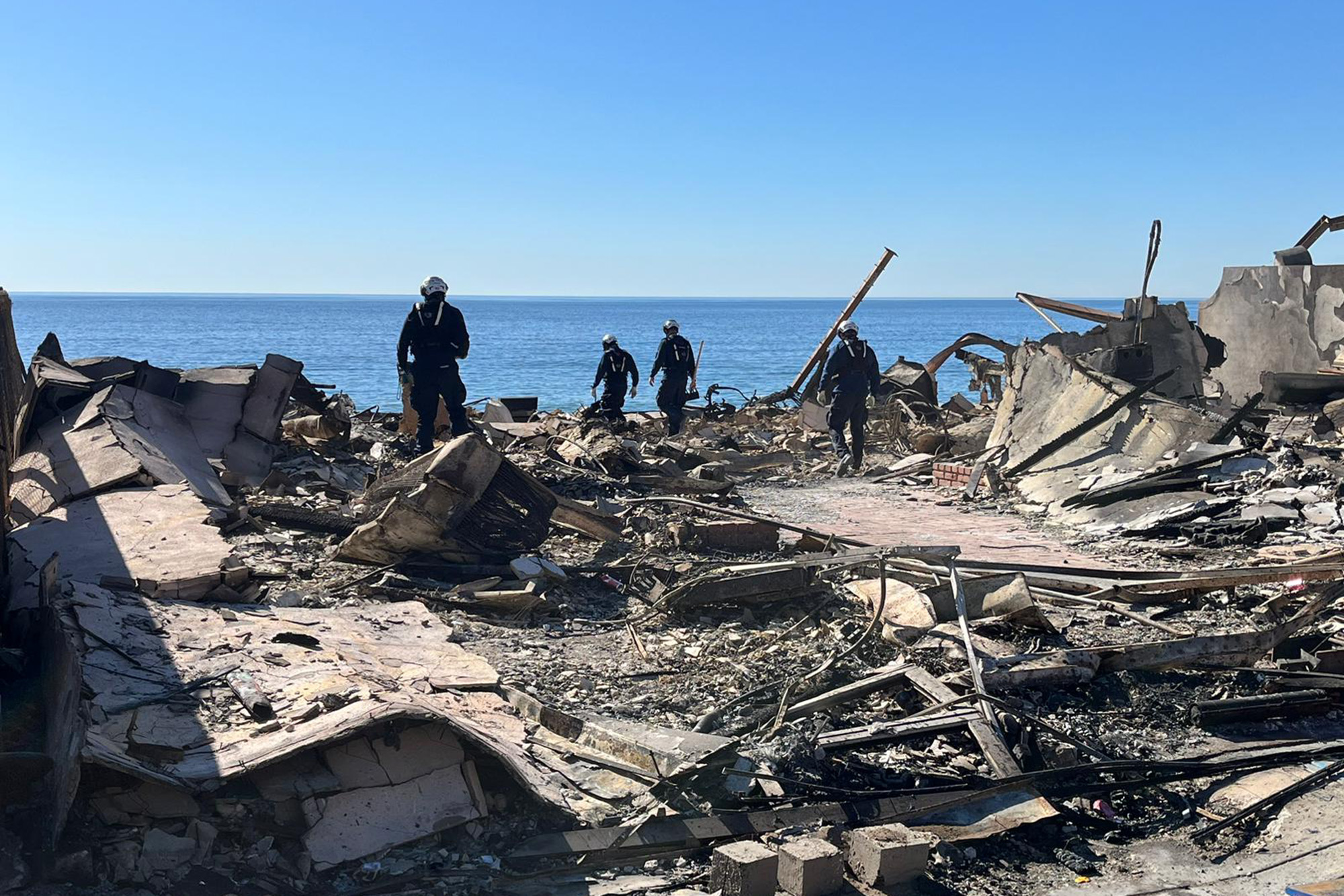 Digging through the rubble Pacific Palisades Fire