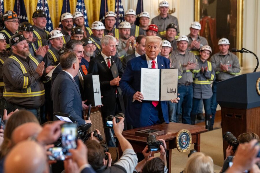 Donald Trump, signs, executive actions, coal industry