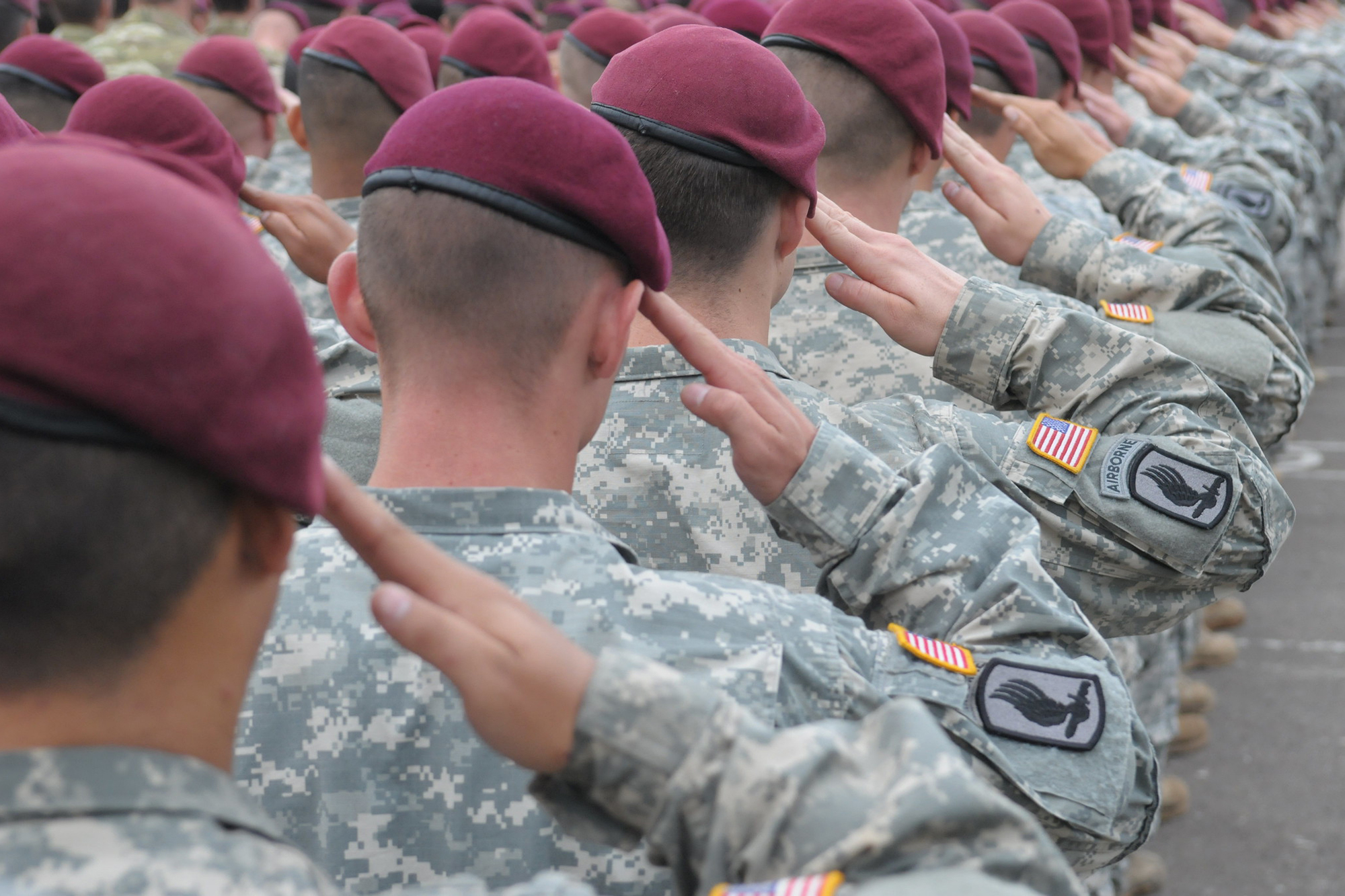 US Soldiers, saluting