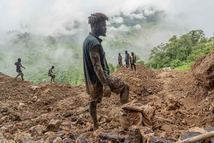 Artisanal gold miners, Panguna mine, Bougainville Island