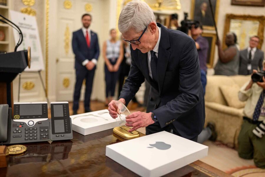 Apple, CEO, Tim Cook, gives gold gift, Trump