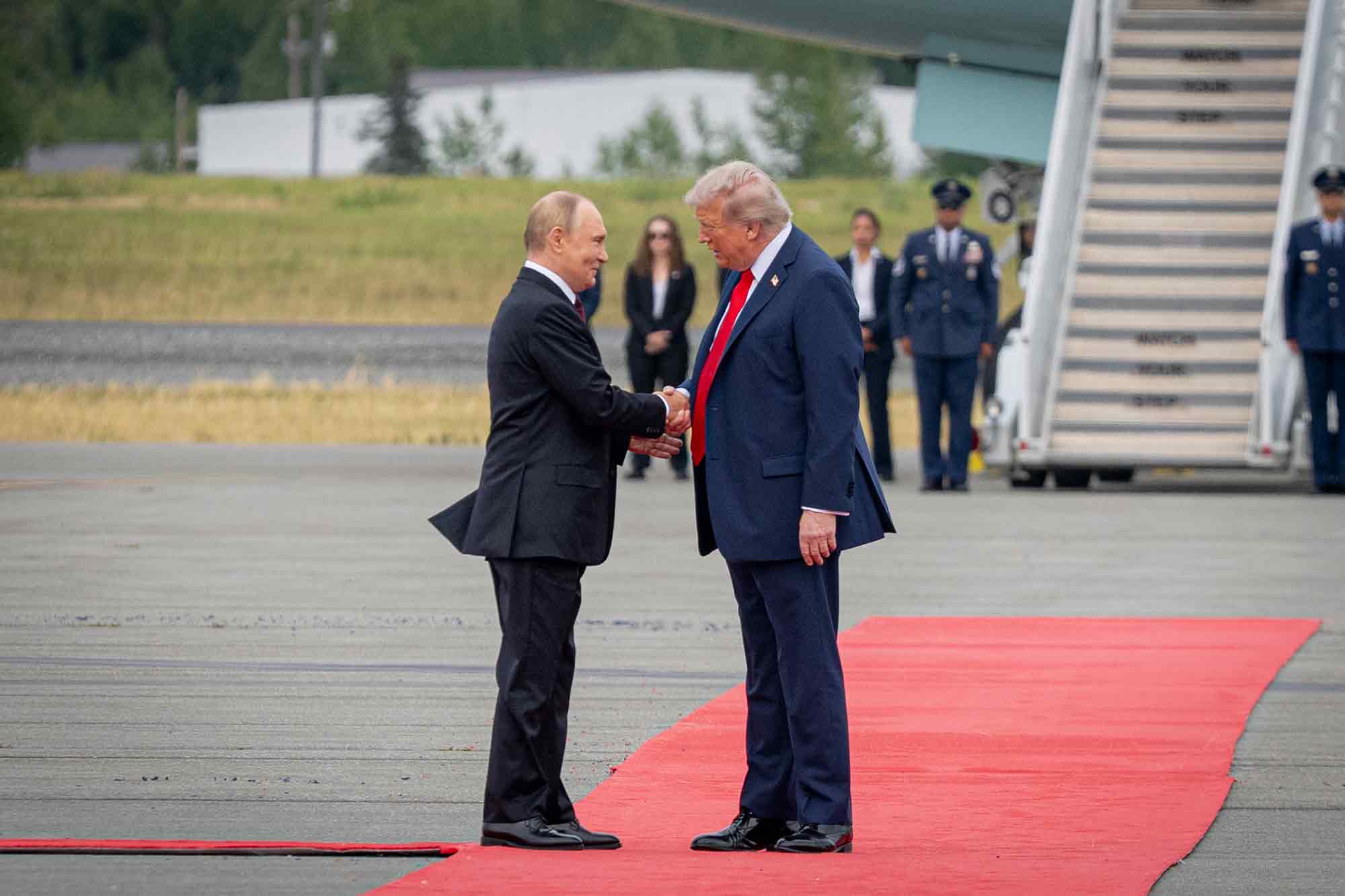 Donald Trump, welcomes, Vladimir Putin, Alaska