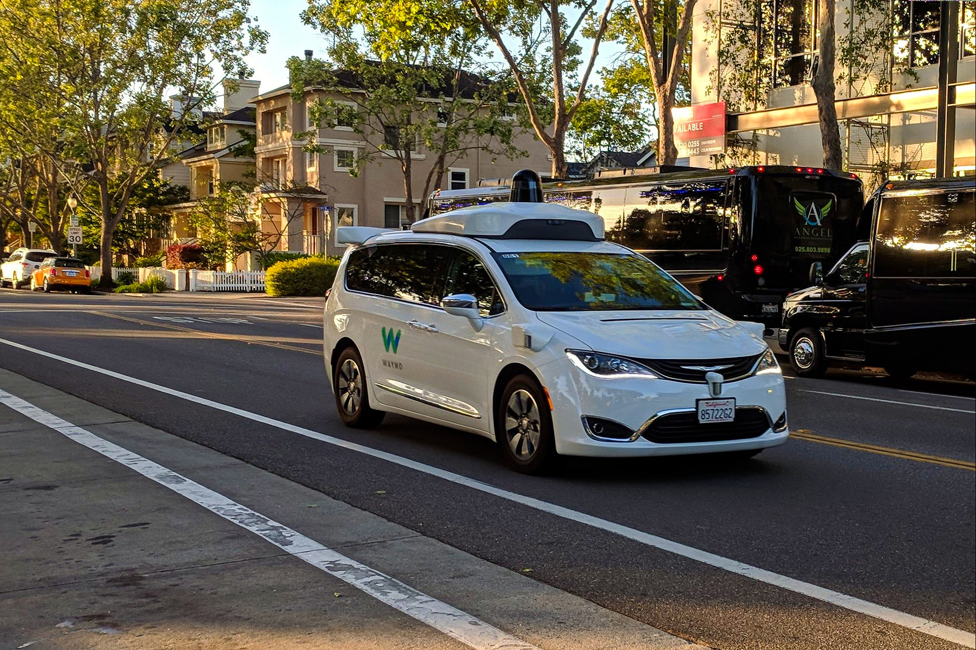 tech, automotive industry, autonomous vehicles, traffic laws, Waymo police stop