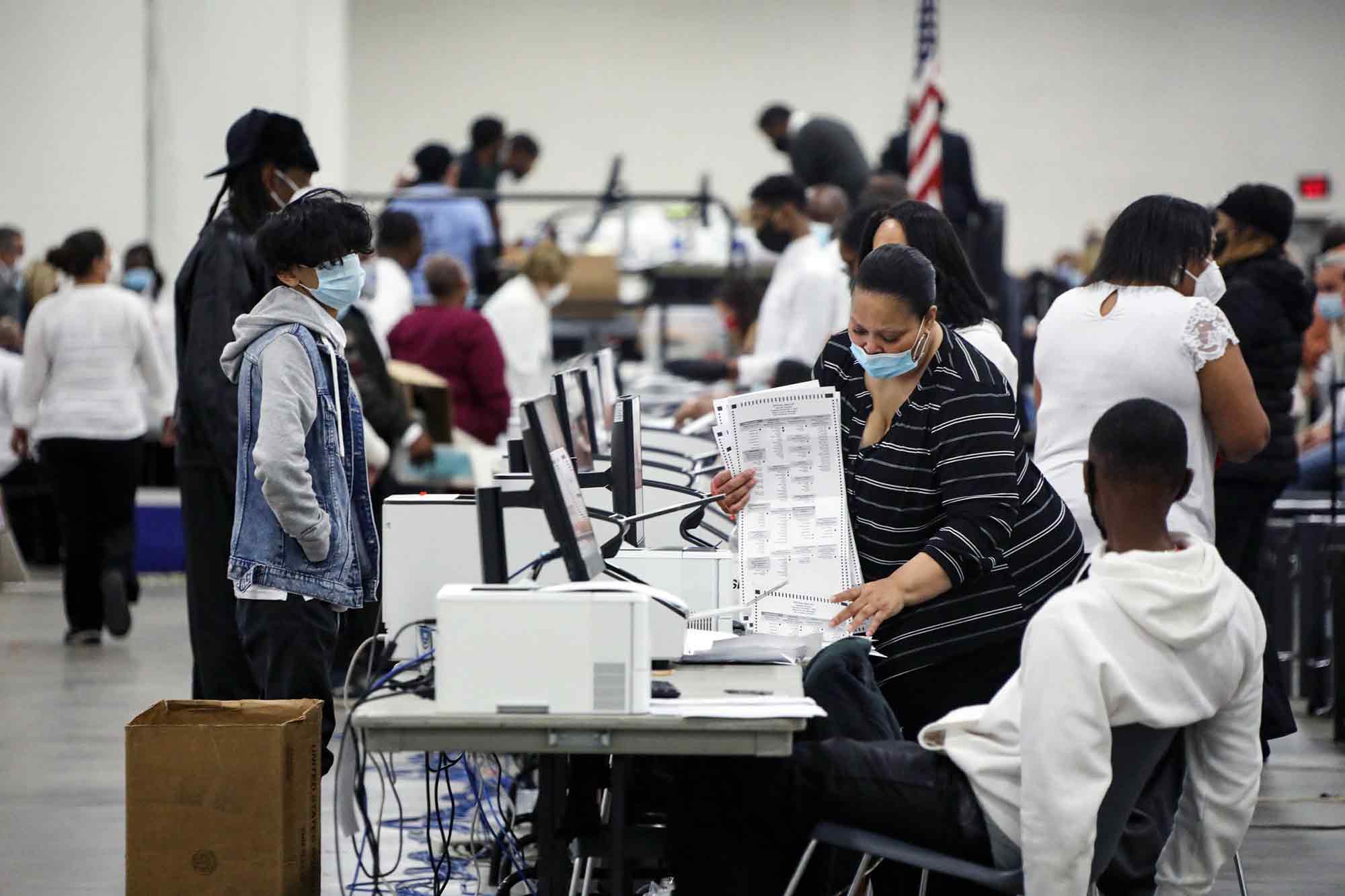 Poll workers, count ballots, Detroit
