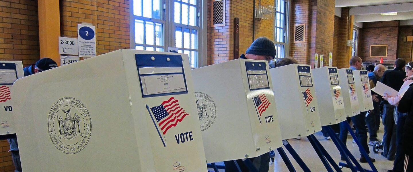 U.S. politics, voting, party affiliation, young people, independents 45%