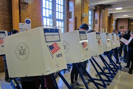U.S. politics, voting, party affiliation, young people, independents 45%