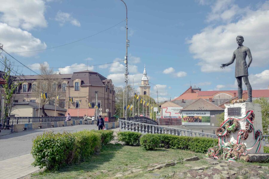  Berehove, Ukraine, Ukrainian flag, Hungarian banners