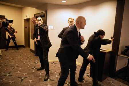 Law enforcement personnel, Secret Service, draw guns, shooting incident, Washington Hilton hotel