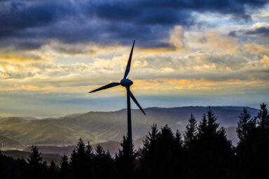 climate crisis, global warming, renewable energy, solar, wind, Iran war boost, report