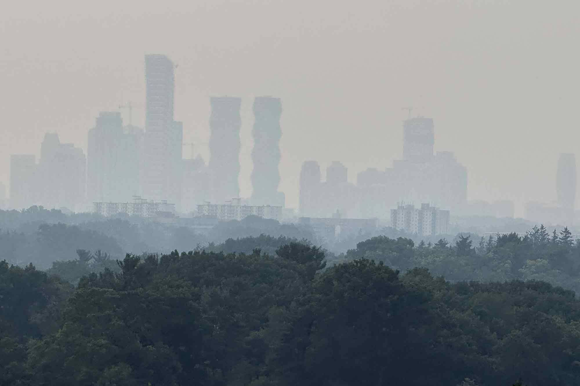 Smoke, Mississauga, Canada, skyline