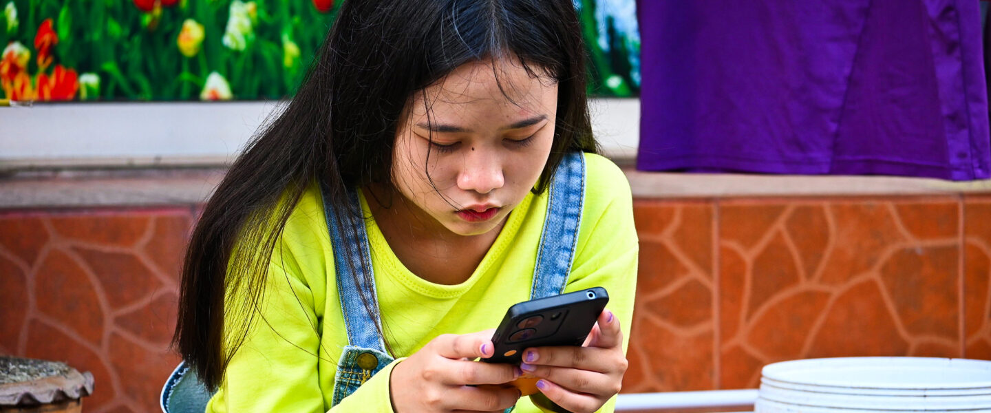 Big Tech, Meta, social media addiction, $1.4T lawsuit, trial, appeals court ruling Image name (title): girl_cellphone_3x2 jpg